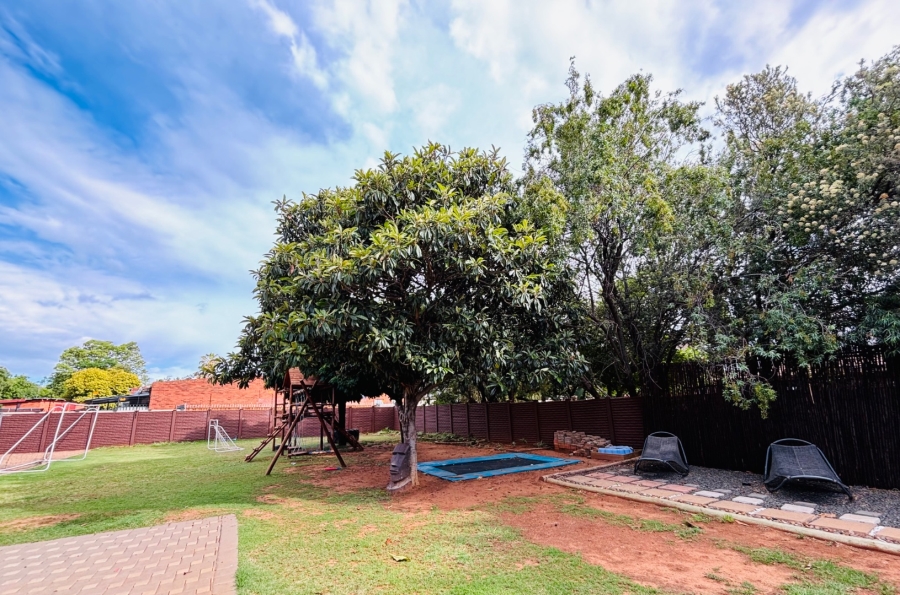 5 Bedroom Property for Sale in Langenhovenpark Free State